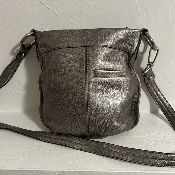 B Makowsky metallic pewter pebbled leather crossbody bag - Picture 4 of 13